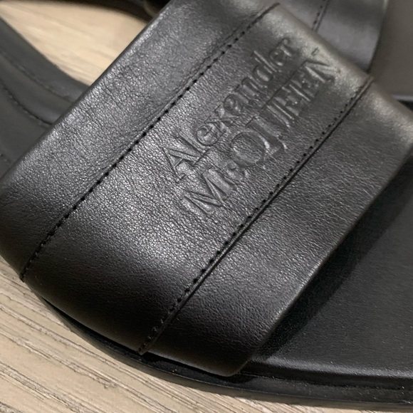 Alexander McQueen Logo Embossed Sandals - Picture 4 of 11